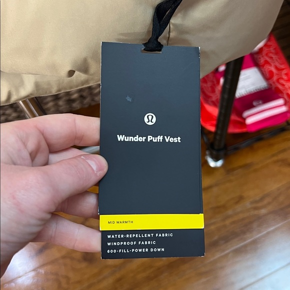 02. Lululemon Men’s Medium Womens large Wunder Puff Vest Trench. NWT neutral - Picture 3 of 9